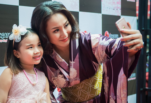 [Video] Giọng hát đáng yêu của con gái ca sĩ Thu Phượng